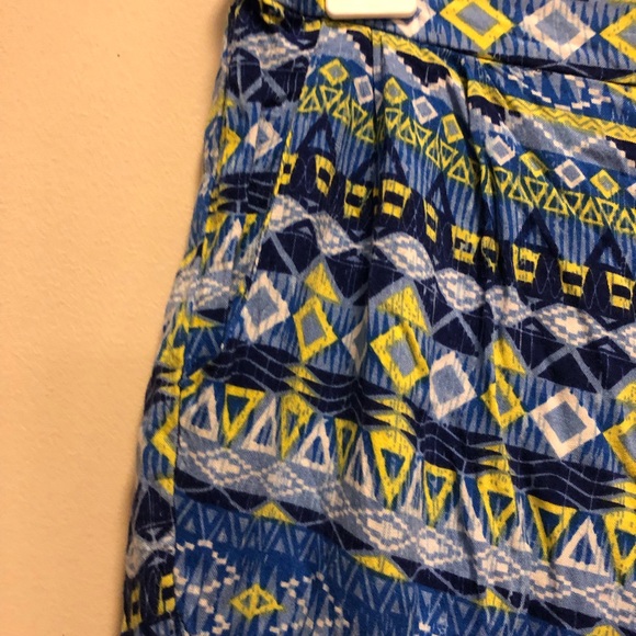 Women’s Body Central Patterned Pants - Picture 3 of 6